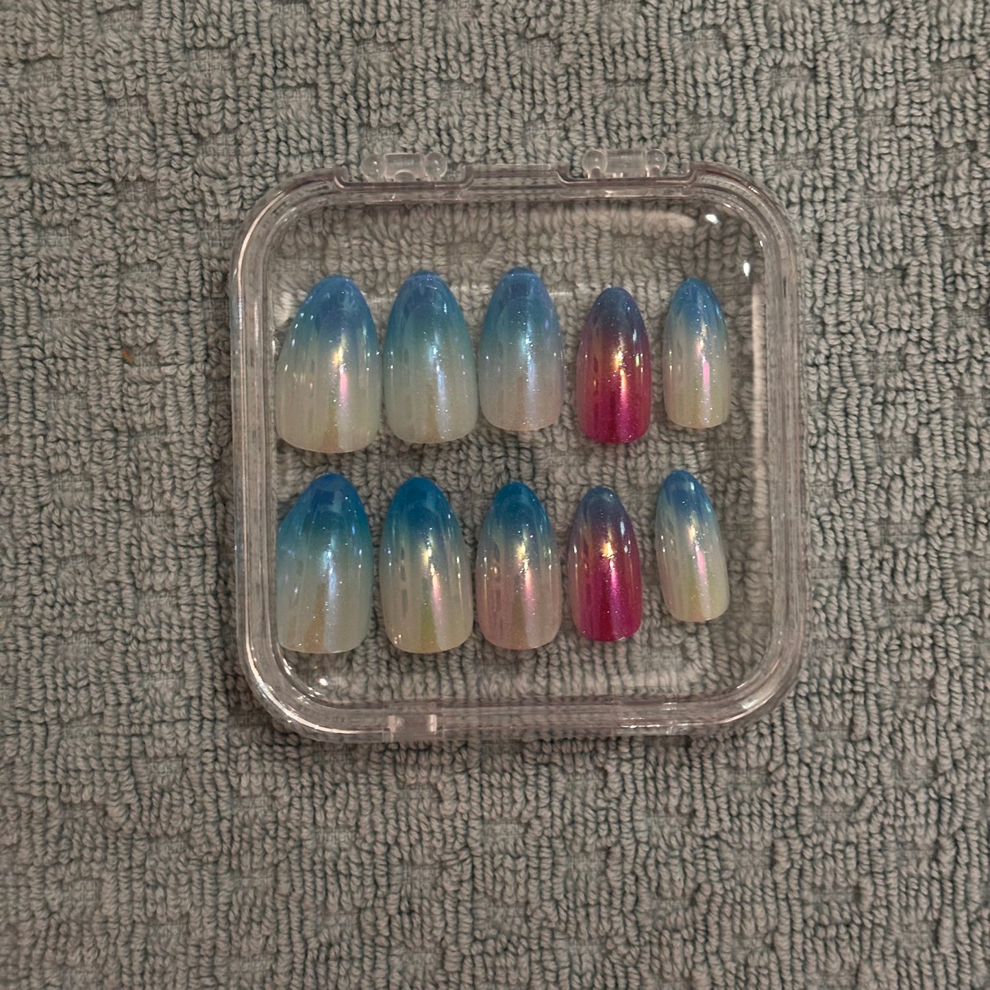 Press on Nails - Elsa's Bite