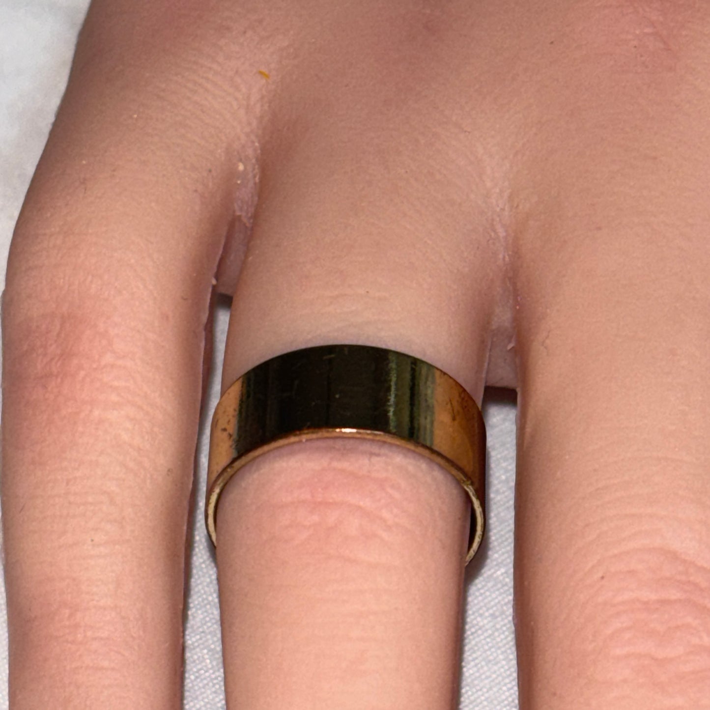 Ring - Vintage - Gold Tone - Band - Size 7.5