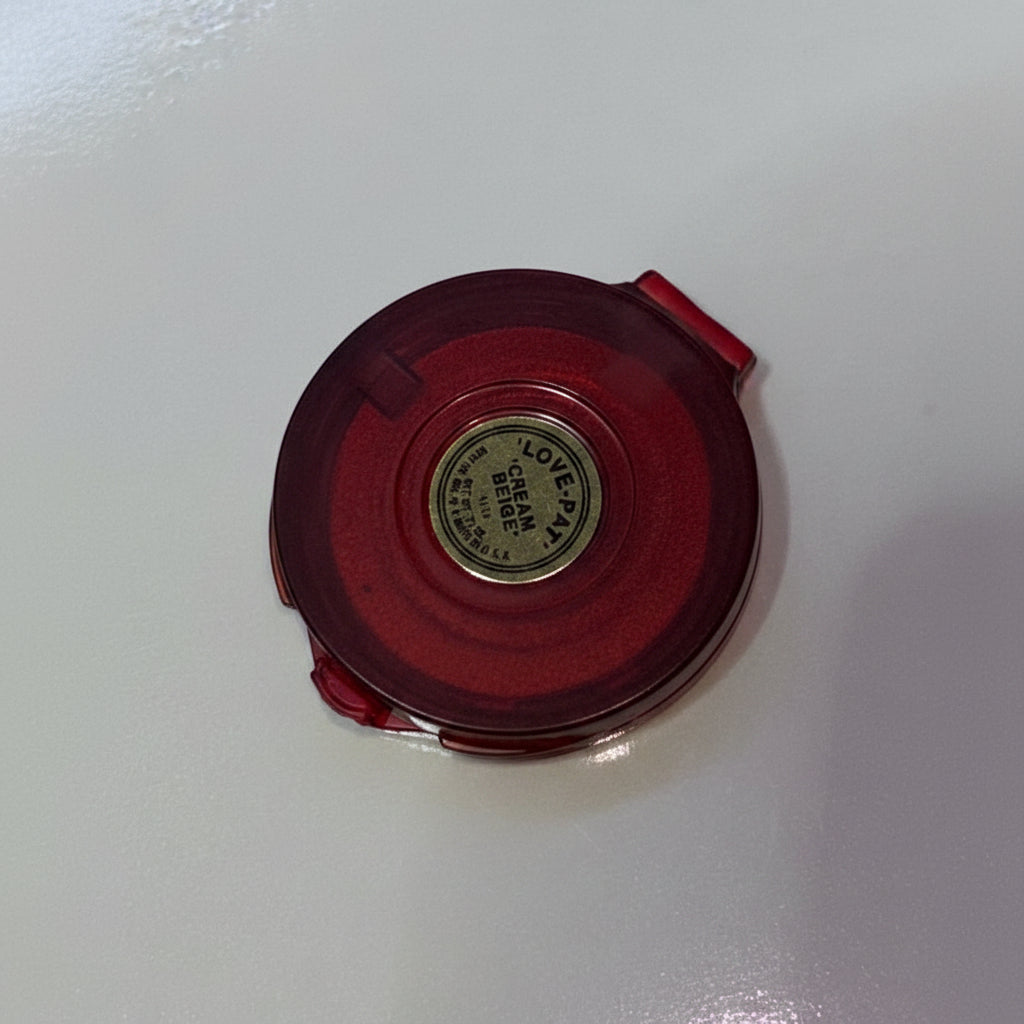 Mini Brands - ZURU - Replica Revlon - "Love Pat" Powder Compact