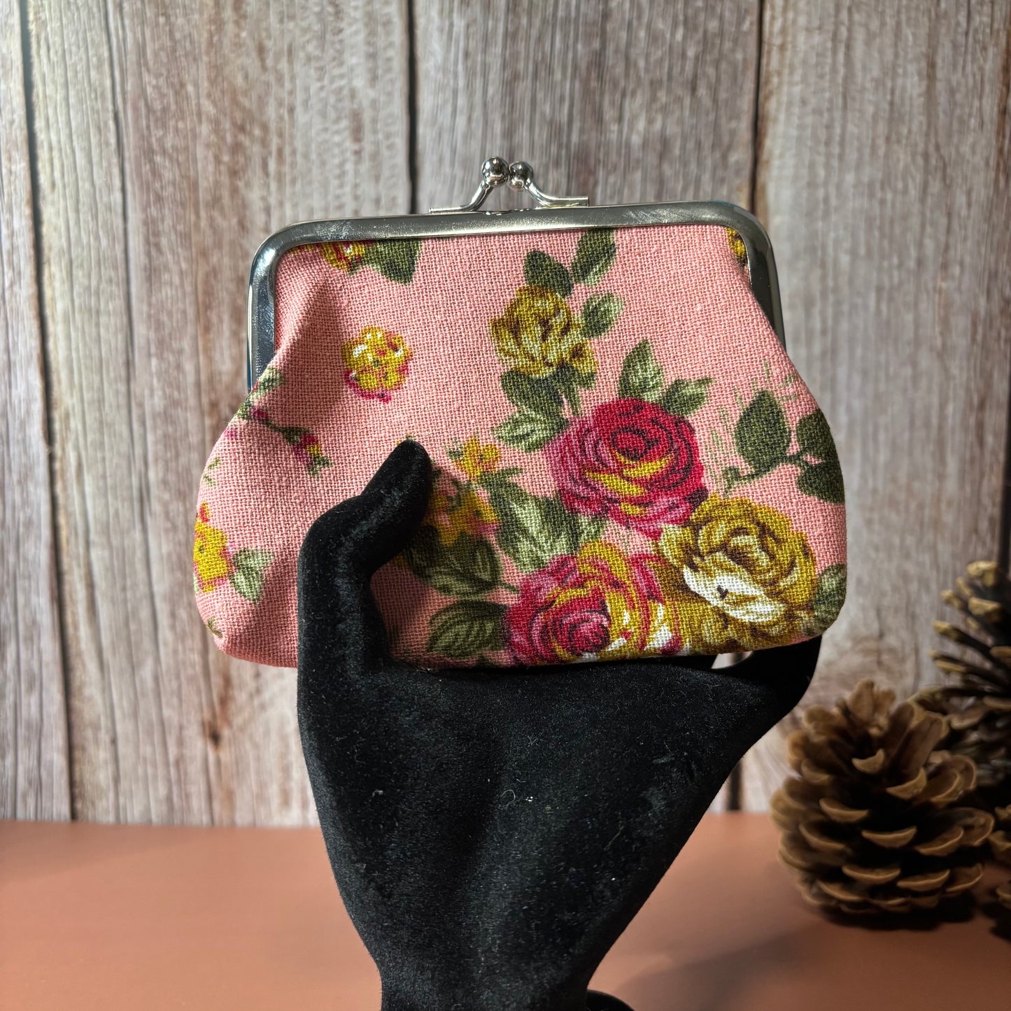 Vintage Style Victorian Floral Print Change Purse with Kiss Clasp