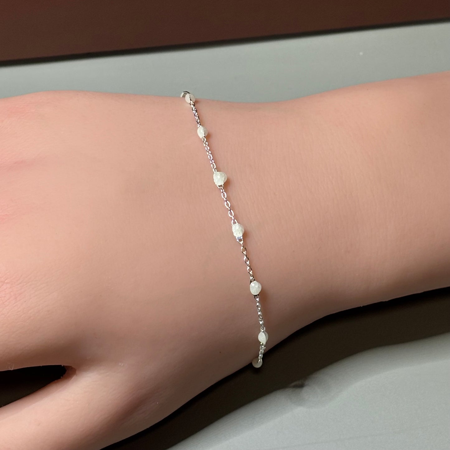 Bracelet - Delicate chain with Glow in Dark Beads