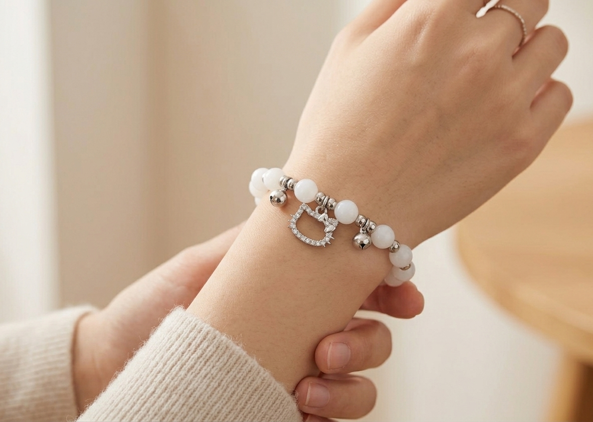 Bracelet - Hello Kitty - White Beaded with Silver Accent Beads - #1042