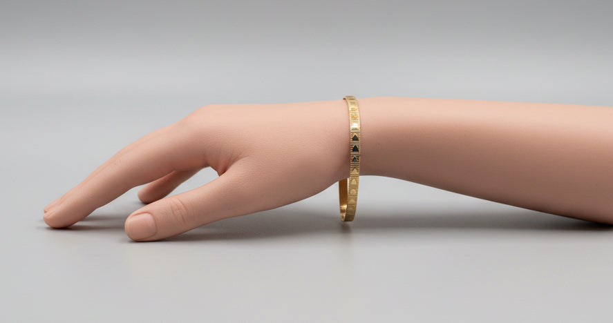 Bracelet - Hearts Bangle Gold Tone