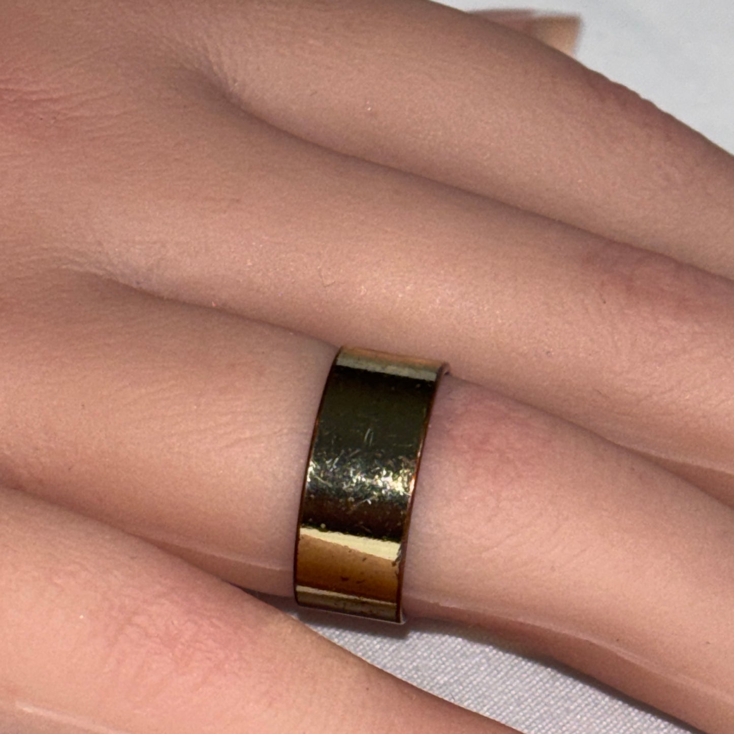 Ring - Vintage - Gold Tone - Band - Size 7.5