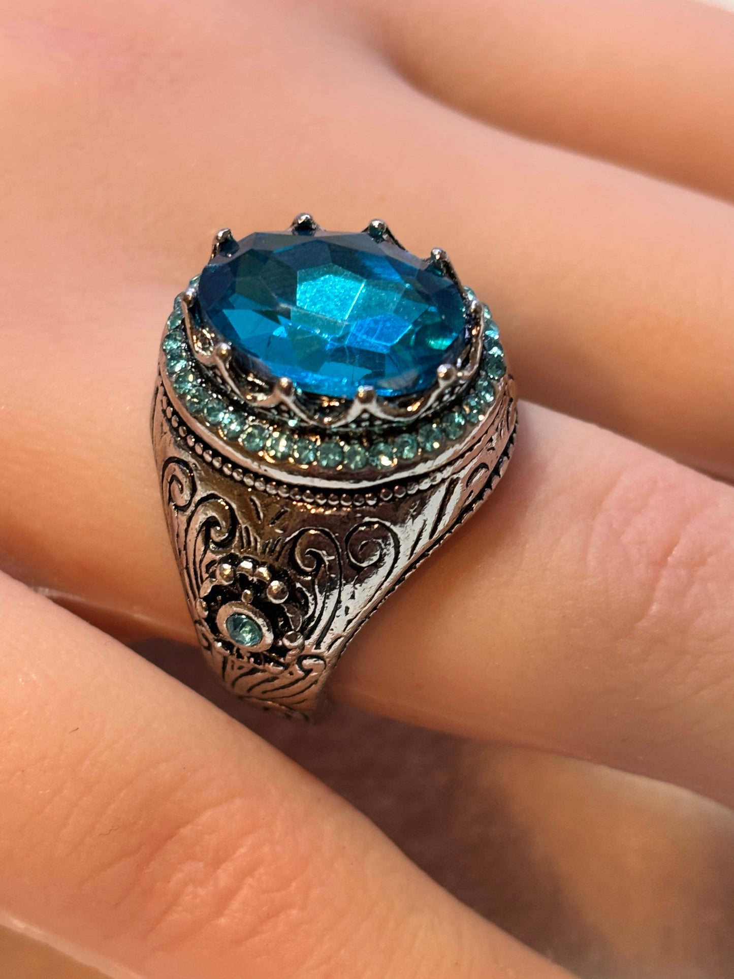 Exquisite Blue Topaz Men's Ring - Size 8.5