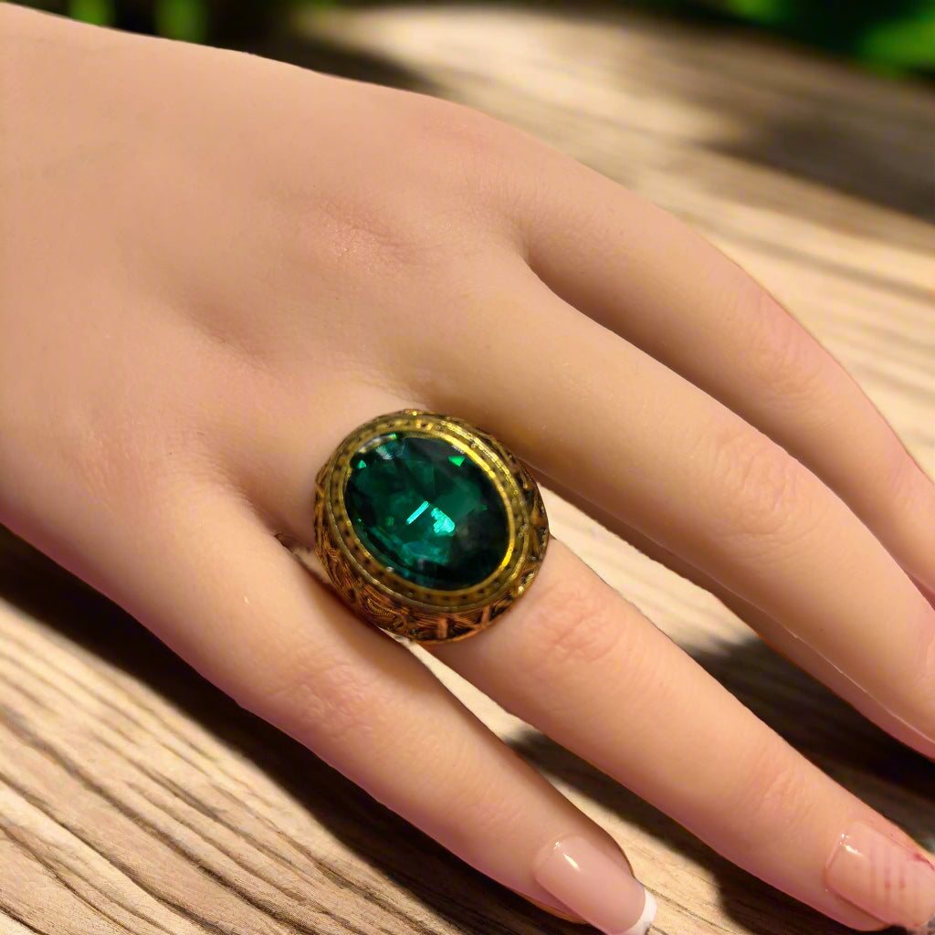 Ring - Filigree - Green Glass Gemstone