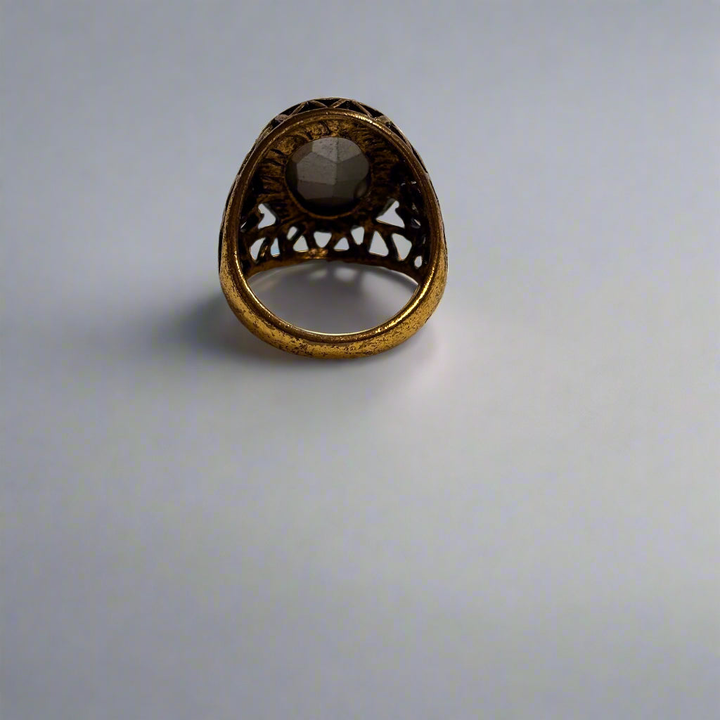 Ring - Filigree - Green Glass Gemstone