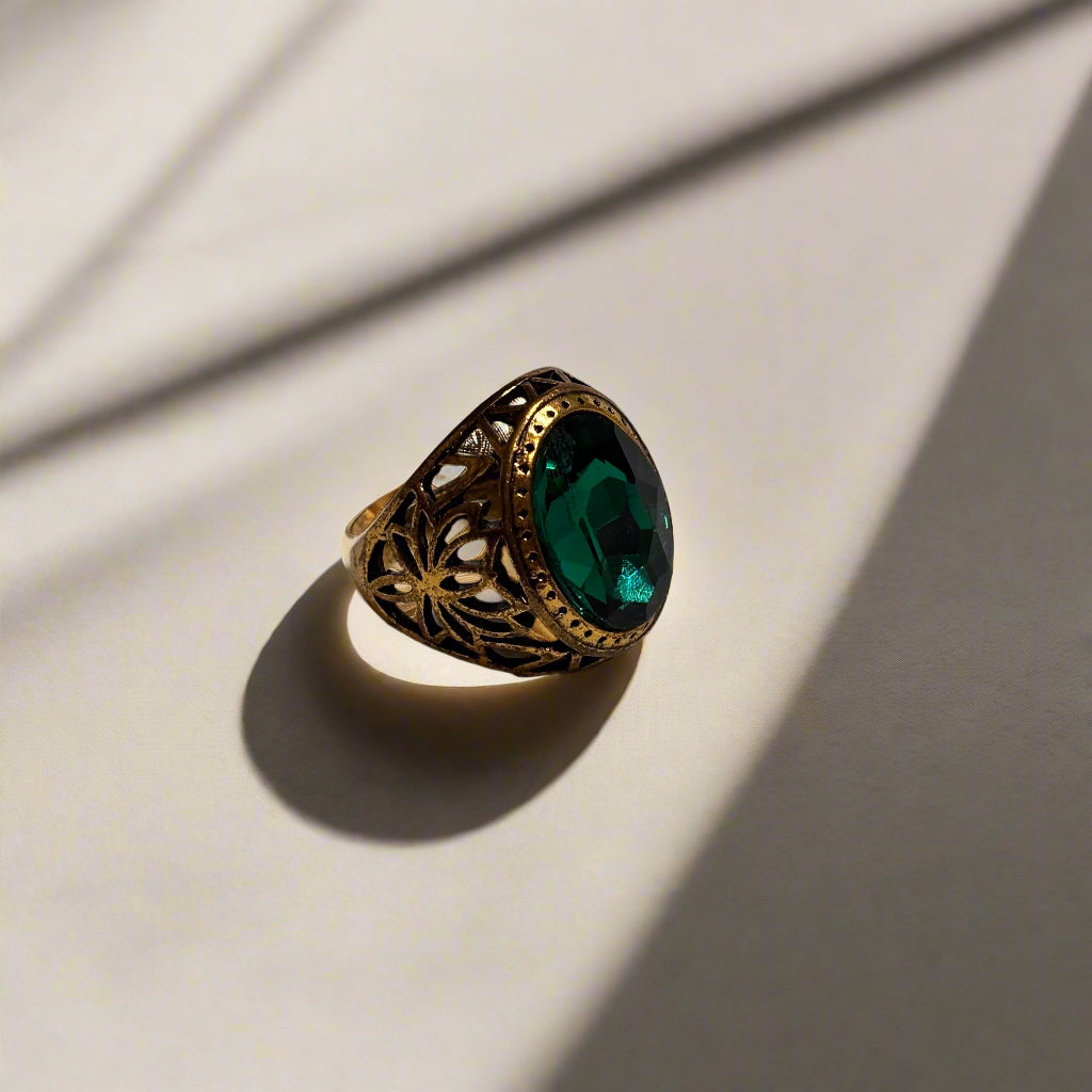 Ring - Filigree - Green Glass Gemstone