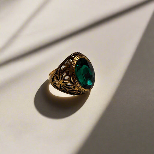 Ring - Filigree - Green Glass Gemstone