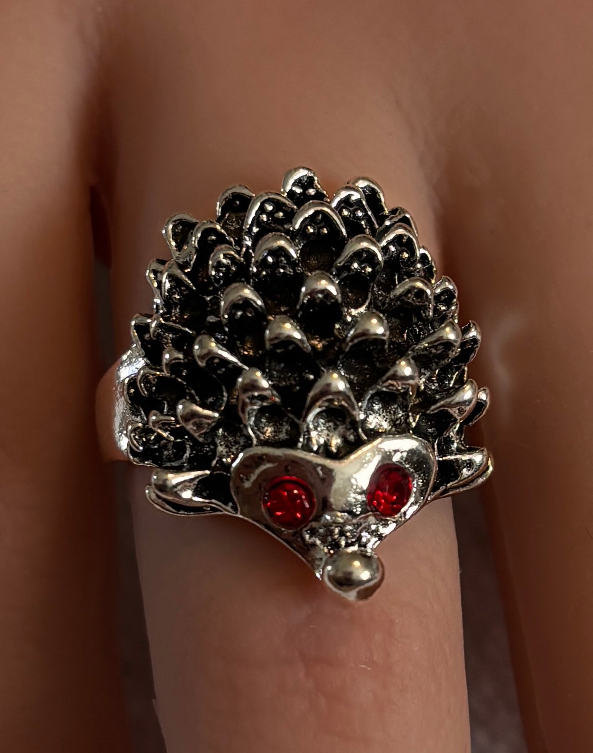 Ring - Silver Tone Hedgehog with Piercing Red Rhinestone Eyes - Size 7