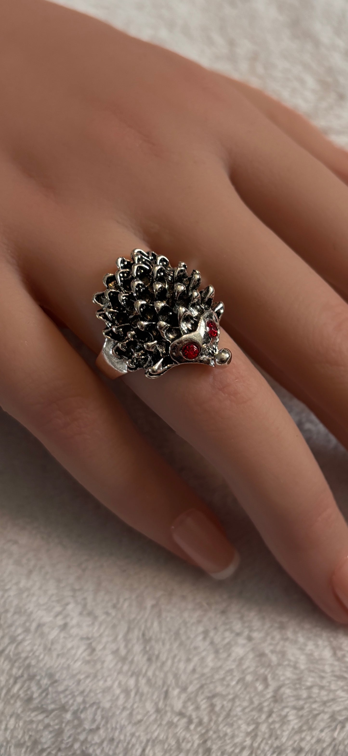 Ring - Silver Tone Hedgehog with Piercing Red Rhinestone Eyes - Size 7