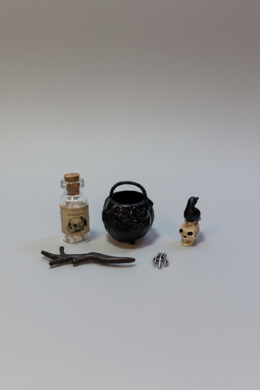 Miniatures - Black Raven - Perched on a Skull - Collectible Set