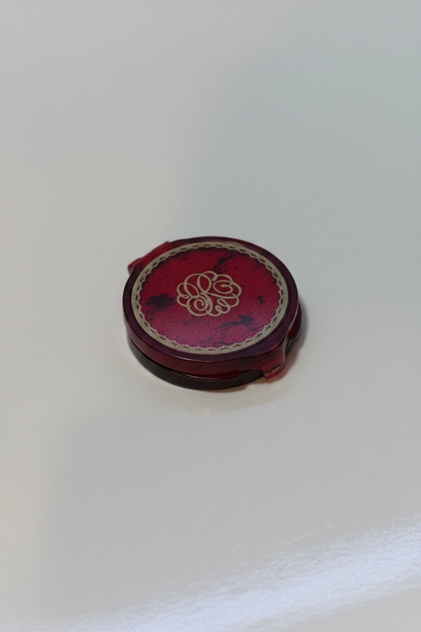 Mini Brands - ZURU - Replica Revlon - "Love Pat" Powder Compact