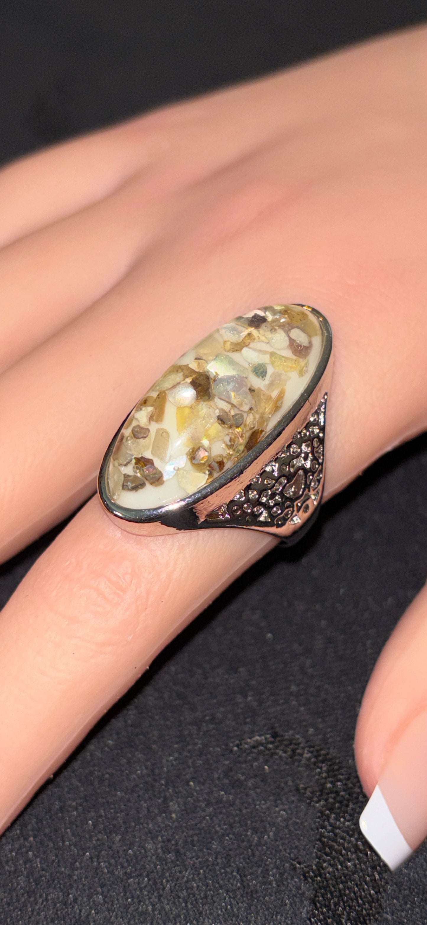 Ring - Mid-Century Style Confetti Lucite - Size 10