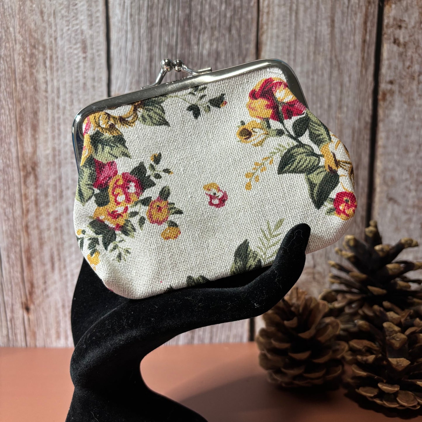 Vintage Style Victorian Floral Print Change Purse with Kiss Clasp
