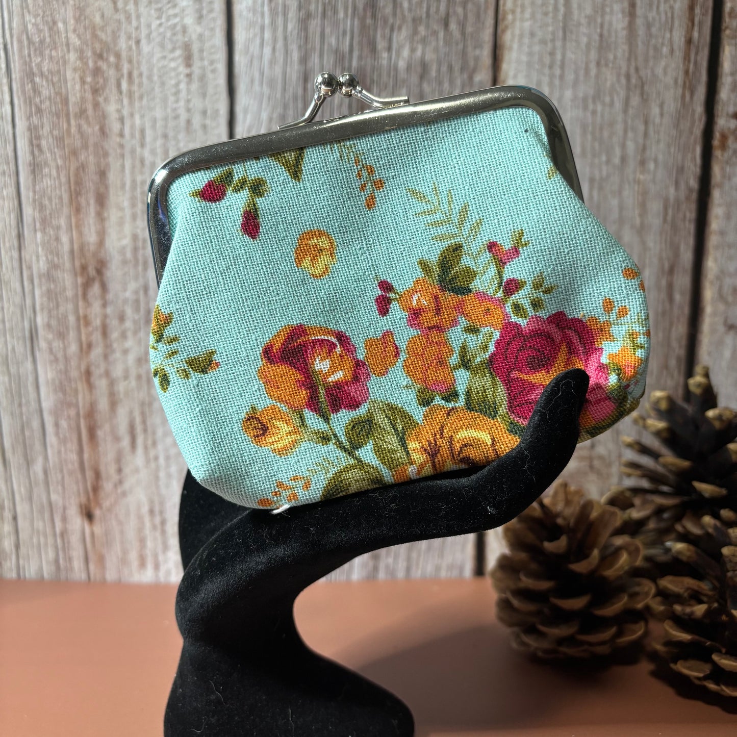 Vintage Style Victorian Floral Print Change Purse with Kiss Clasp