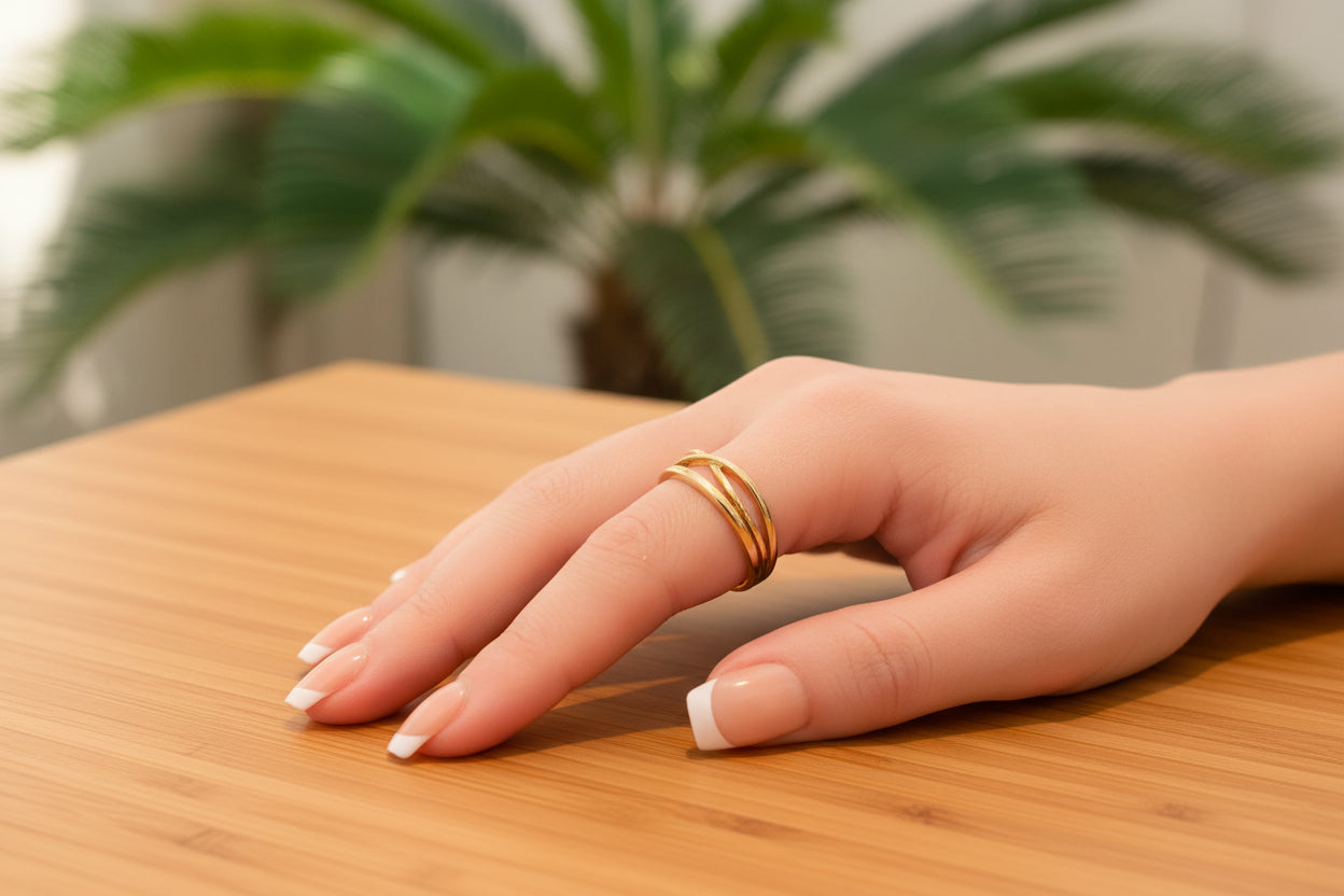 Ring - Gold Tone CrossOver - Size 8