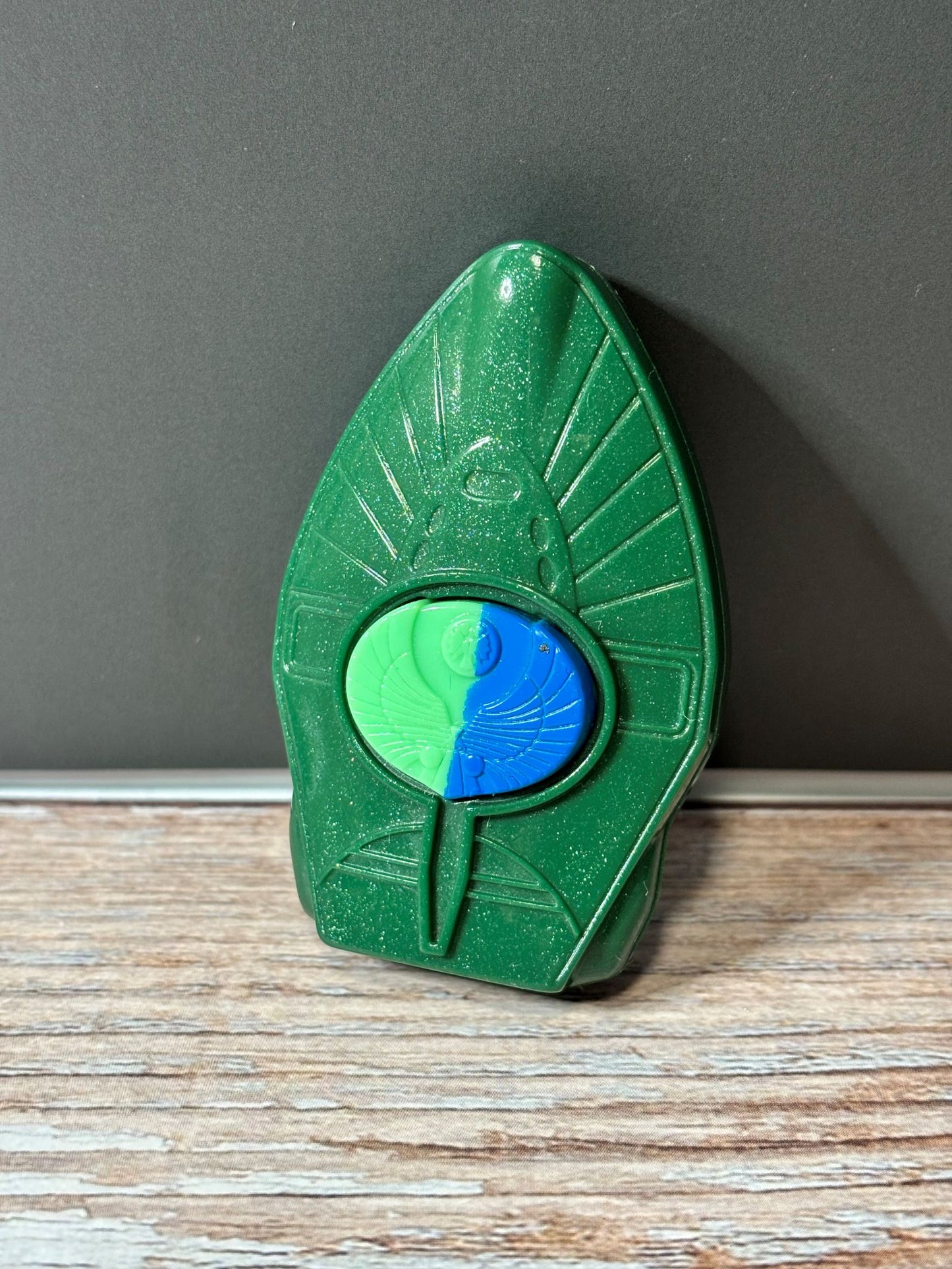 Star Trek - 2009 Romulan Green Beam Up Badge Kellogg's Toy