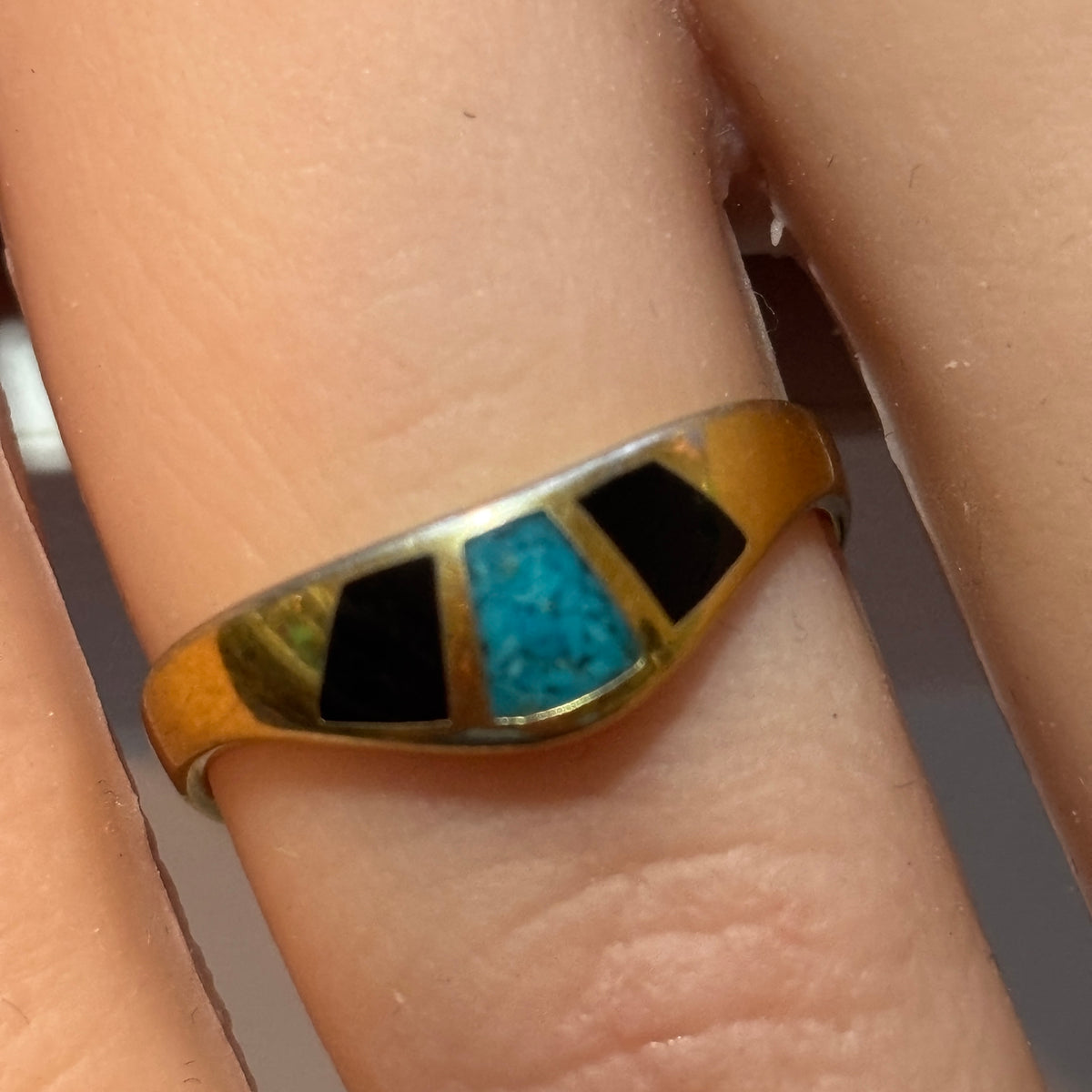 Ring - Vintage - Gold Tone - Southwestern - Inlay Turquoise and Black Onyx - Size 8