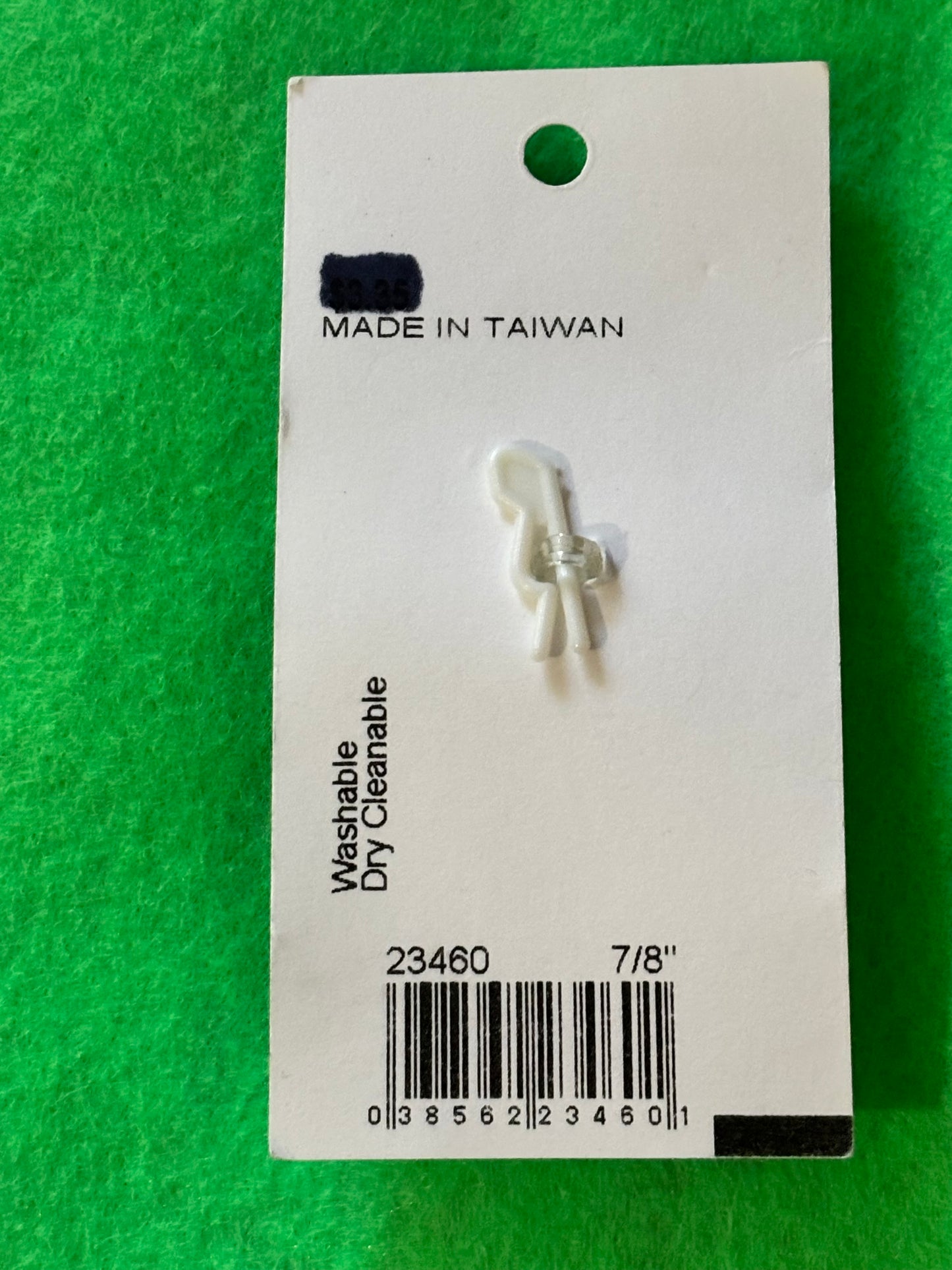 Creative Button by JHB International - Wolf Head Button