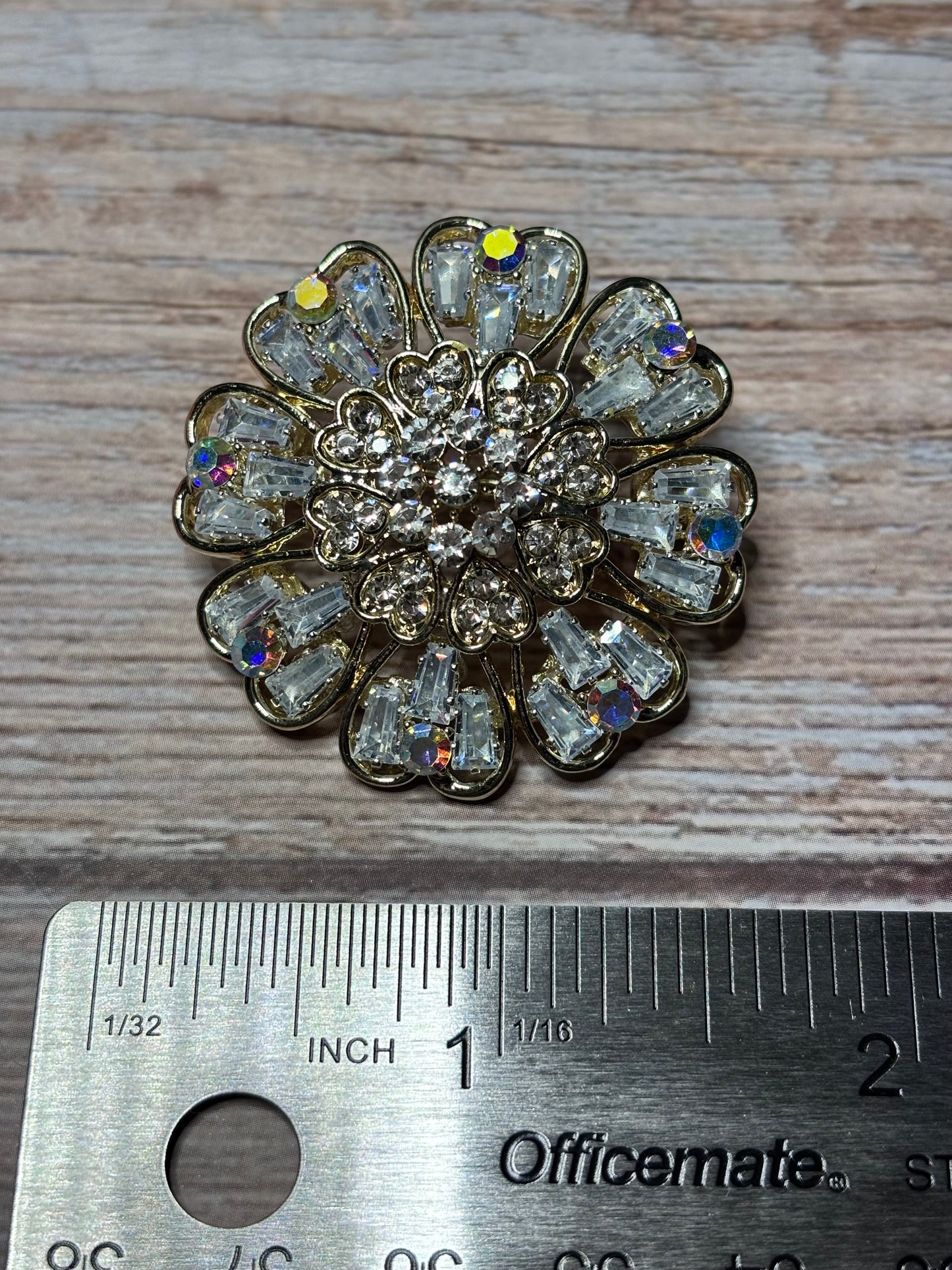 Brooch - Floral Design with Eight Surrounding Petals