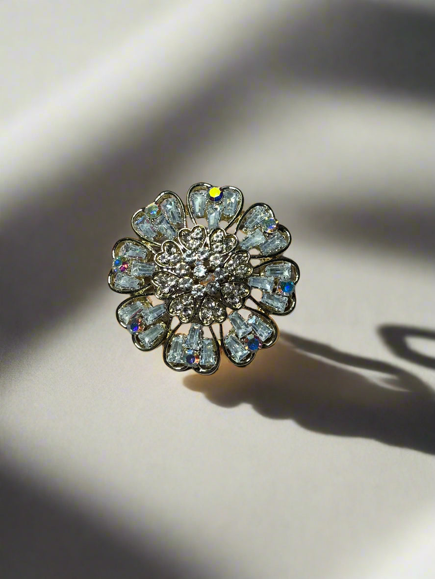 Brooch - Floral Design with Eight Surrounding Petals