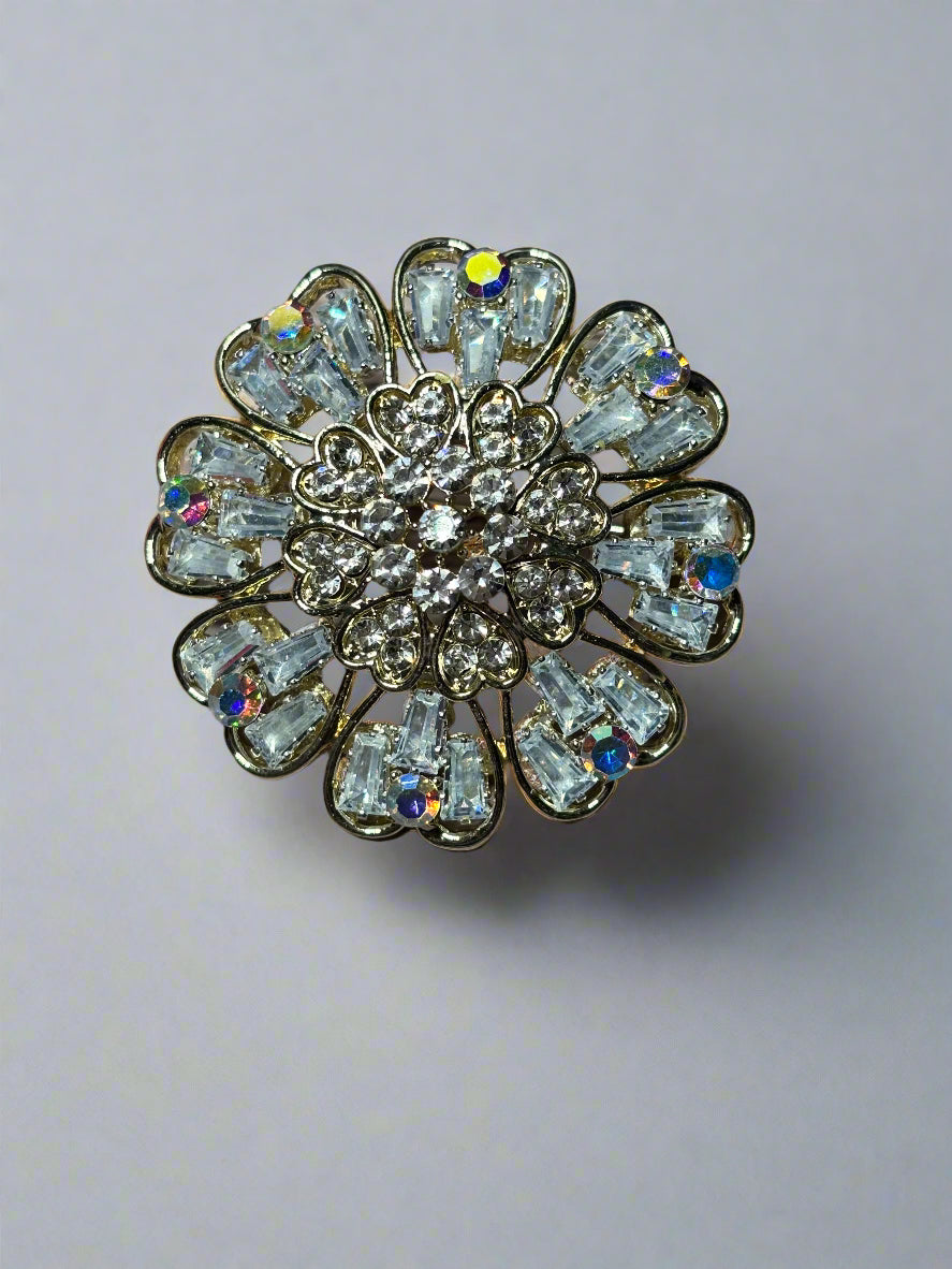 Brooch - Floral Design with Eight Surrounding Petals