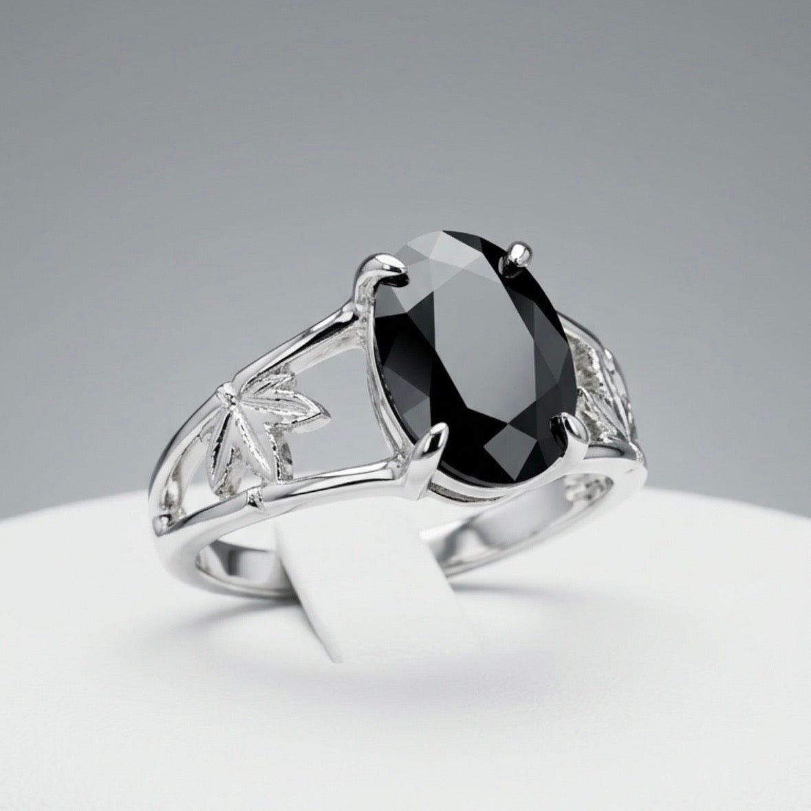 Ring - Sterling Silver Nature Inspired Design with Oval Cut Black Onyx - Size 8.5