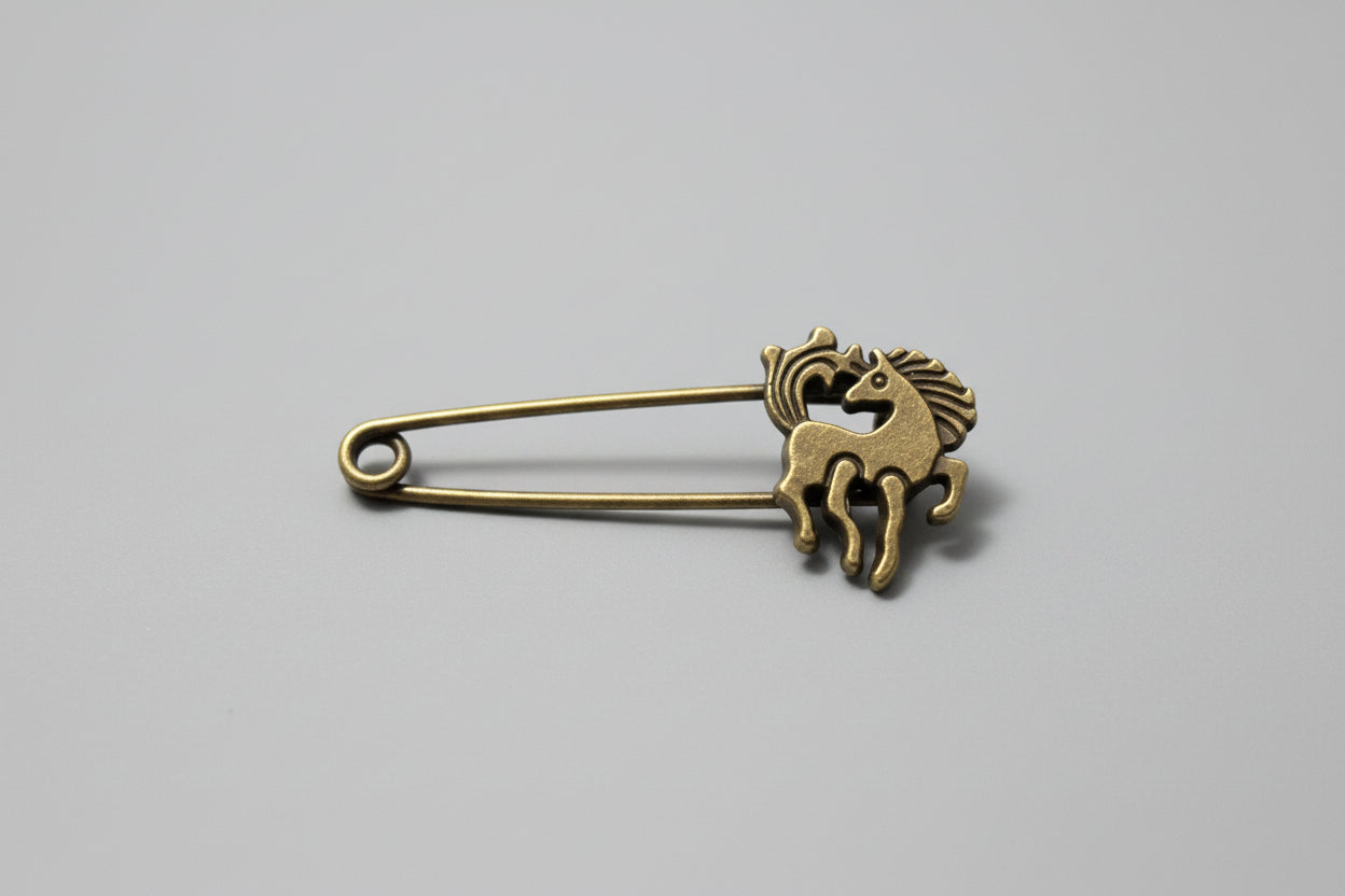 Vintage Style Tie Pin in Warm Bronze Tone