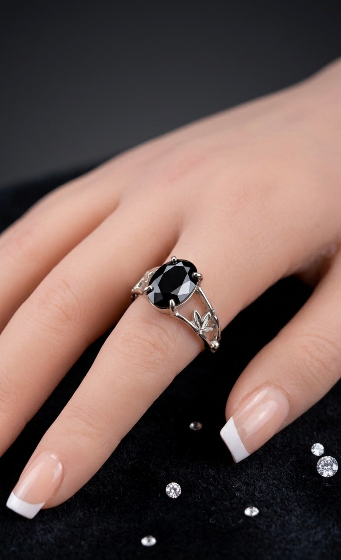 Ring - Sterling Silver Nature Inspired Design with Oval Cut Black Onyx - Size 8.5
