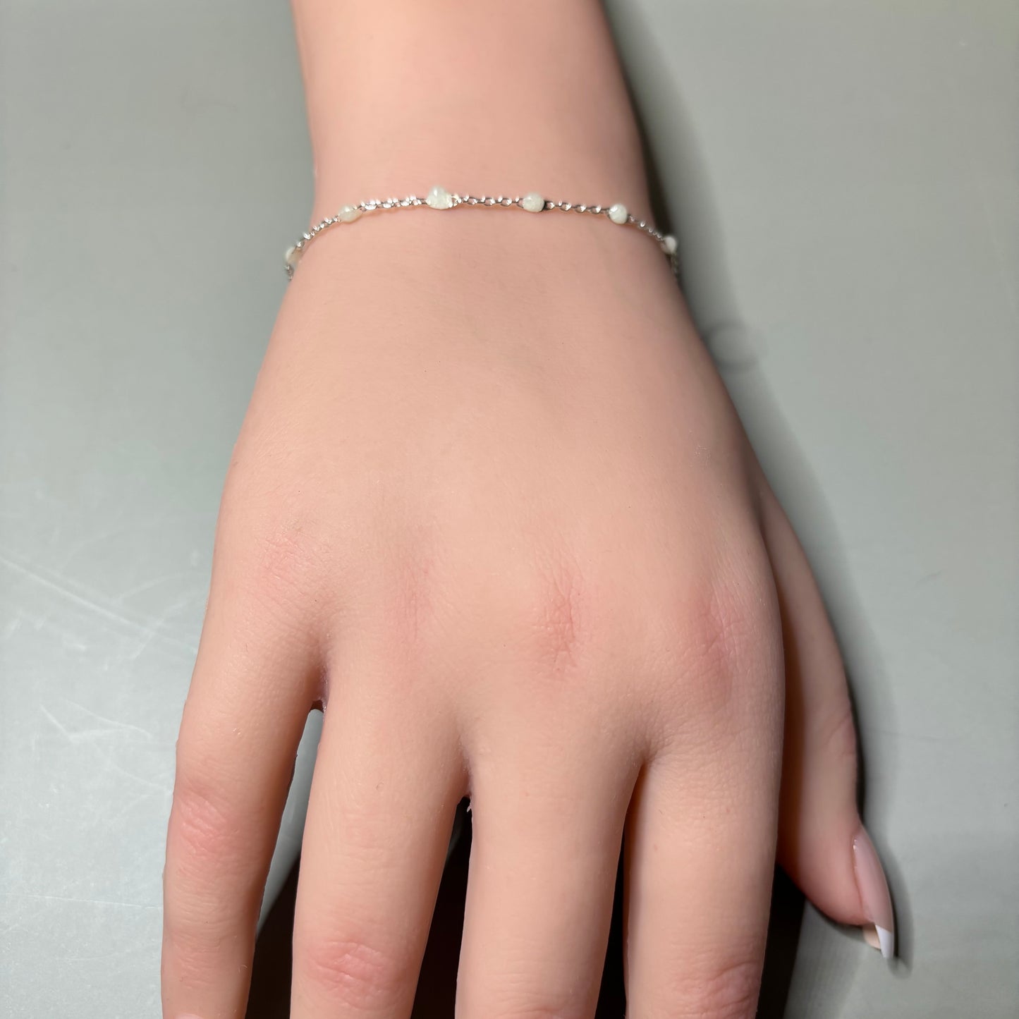 Bracelet - Delicate chain with Glow in Dark Beads