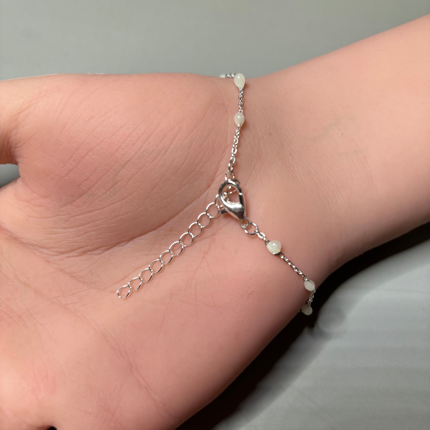 Bracelet - Delicate chain with Glow in Dark Beads