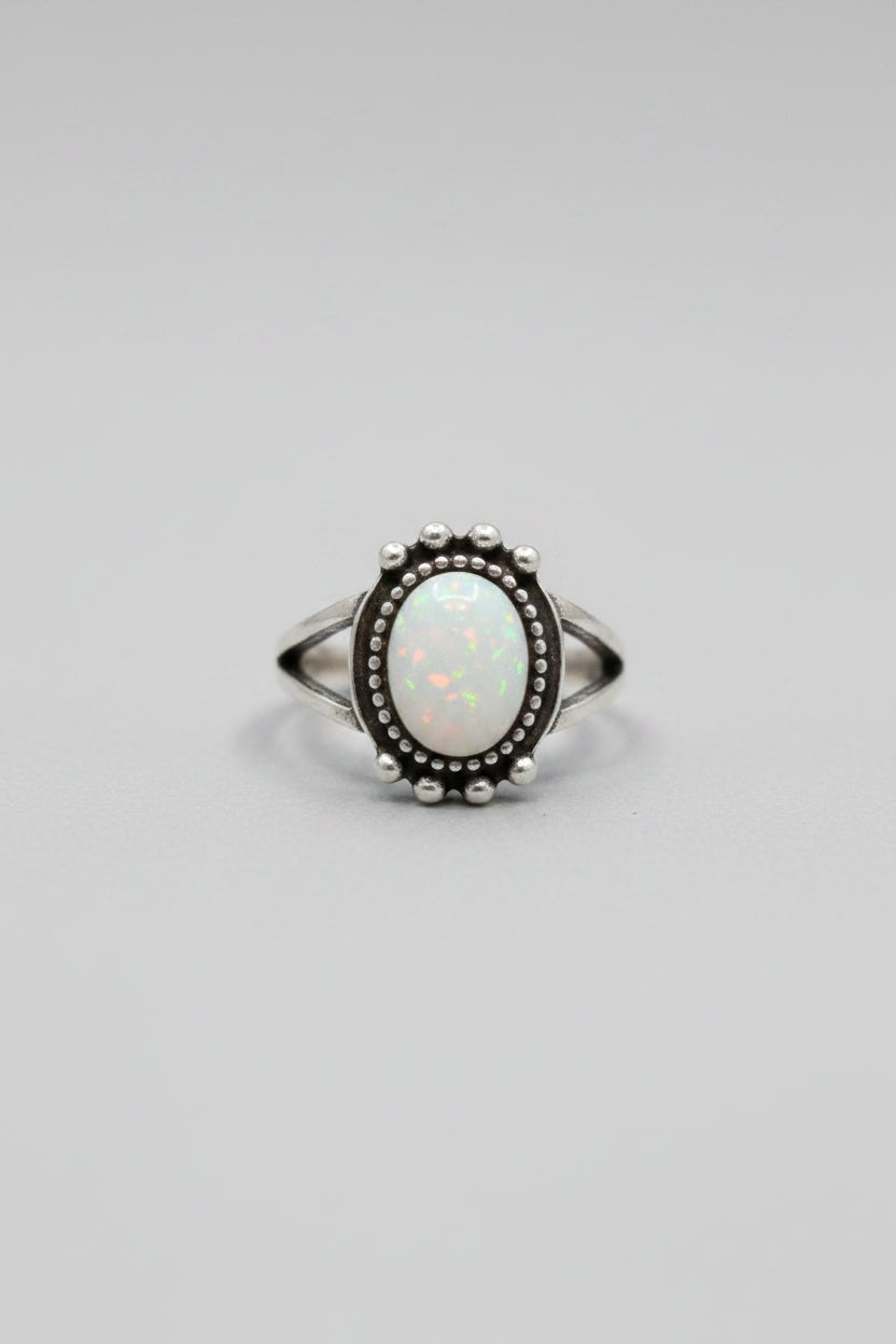 Ring - Vintage Style - Statement - White Opal - 8