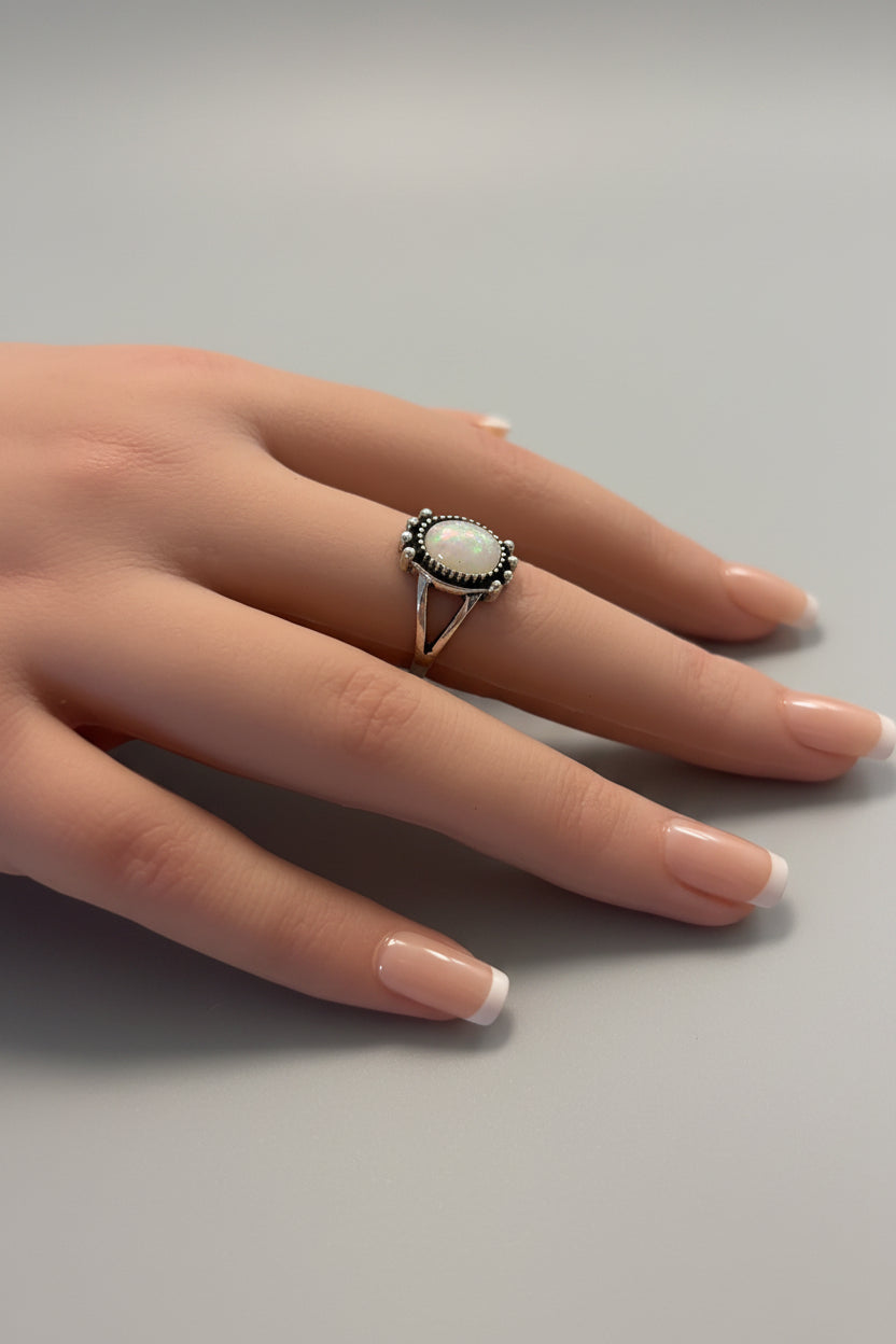 Ring - Vintage Style - Statement - White Opal - 8