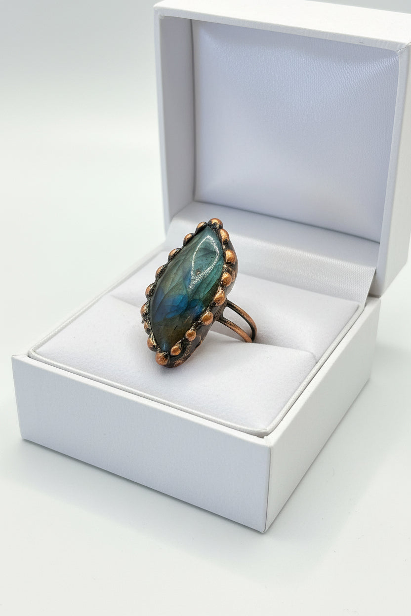 Ring - Handmade - Labradorite Gemstone - Statement - Size 9