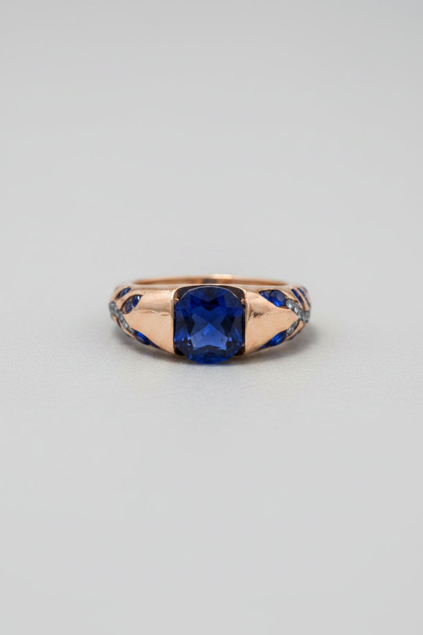 Ring - Vintage Style - Blue Tanzanite Cabochon - Art Nouveau