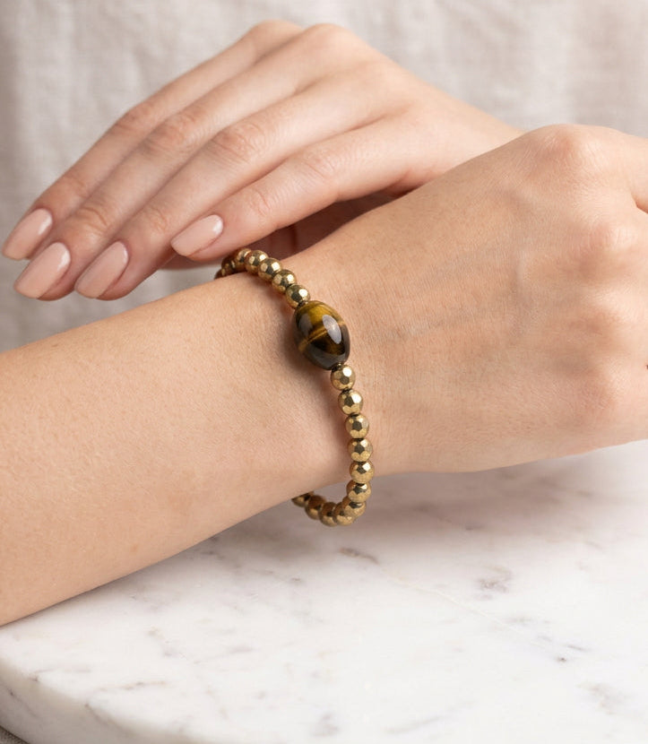 Bracelet - Hand Crafted - Stretch - Gold Tone - Amber - Olive - Glass Focal Beaded