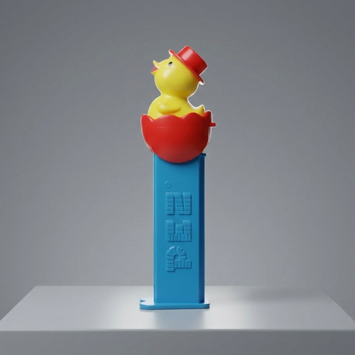 PEZ - Vintage - 1994 - Chick in Egg (Version B) - Candy Dispenser