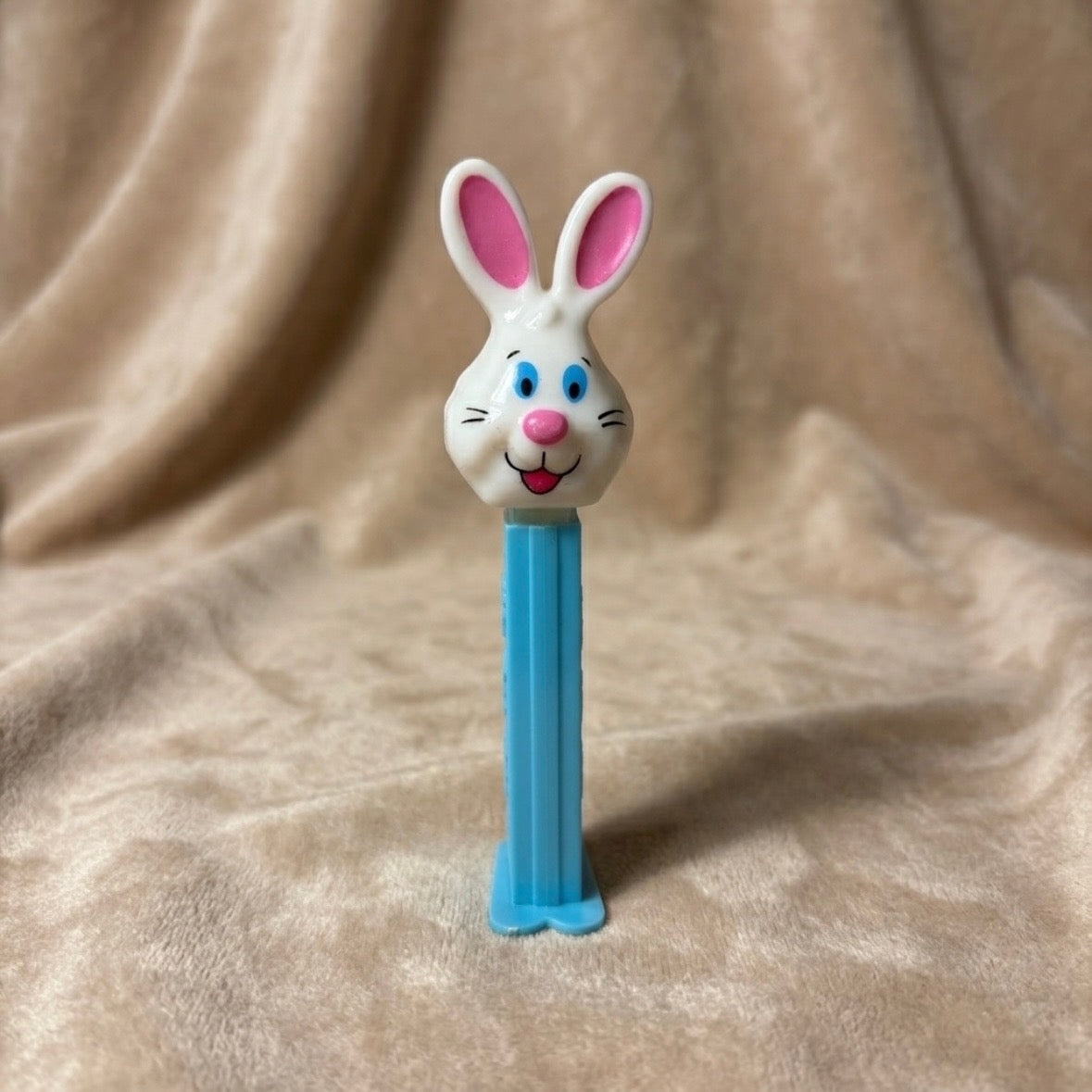PEZ - Vintage - 1999 - Easter Bunny - Mr. Bunny - Candy Dispenser