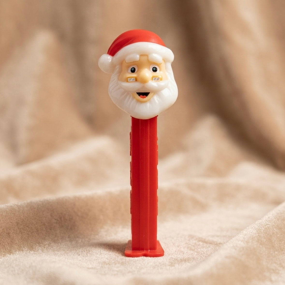 PEZ - Vintage -  1996 - Santa Version C - Candy Dispenser