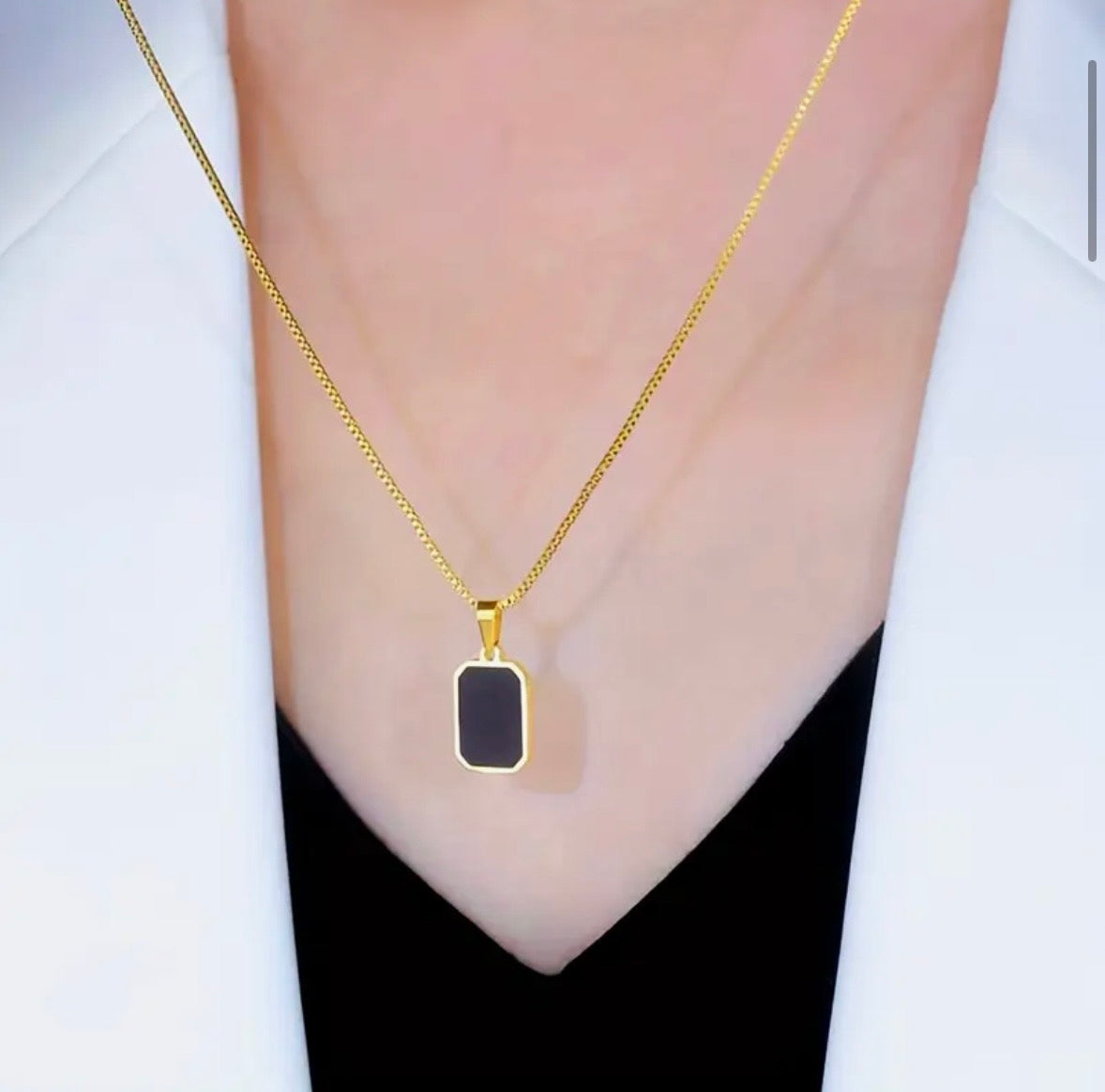 Elegant Black Geometric Pendant Necklace
