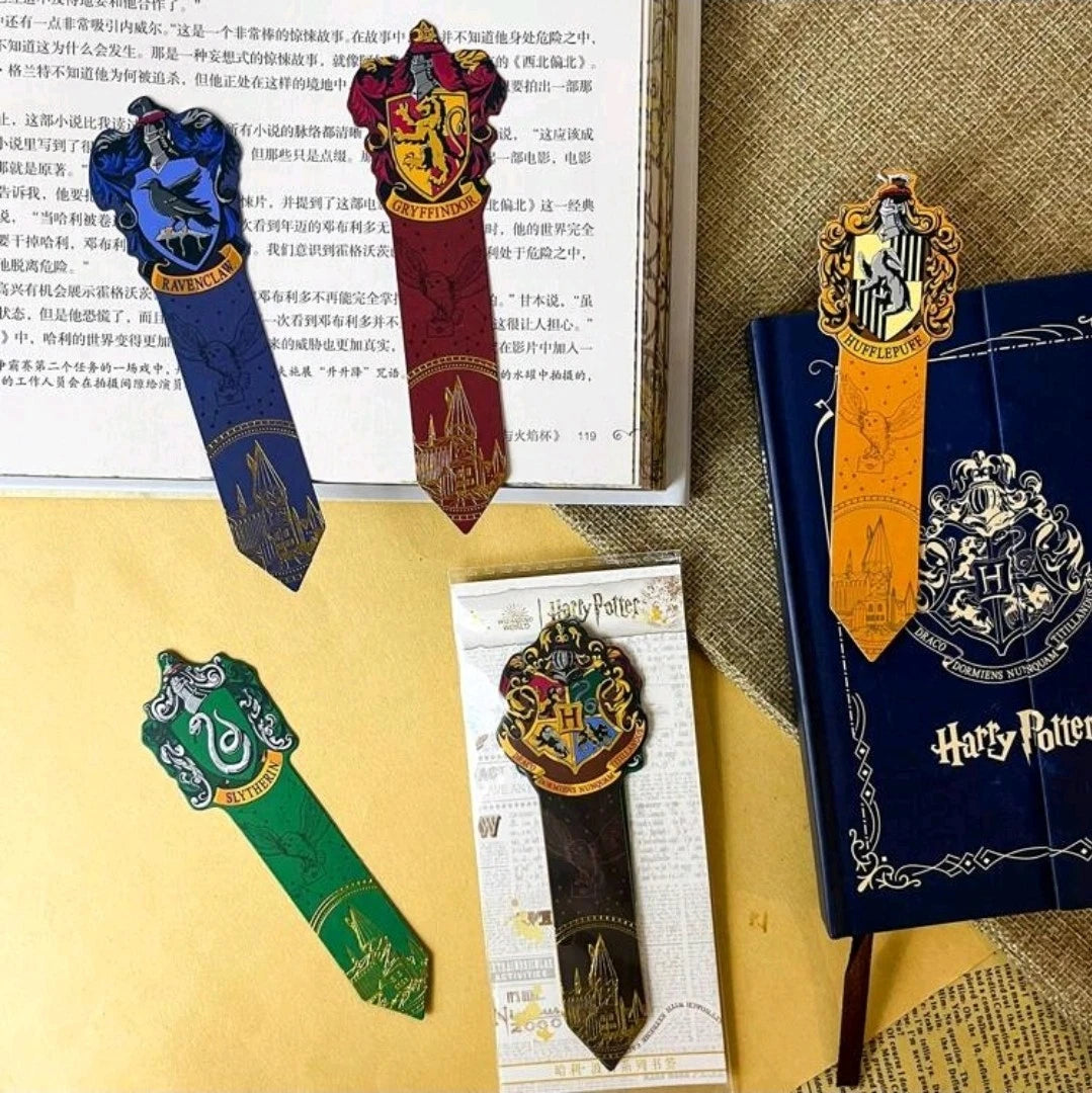 Bookmark - Hogwarts - with Harry Potter - House Crest Collection - Set of 5