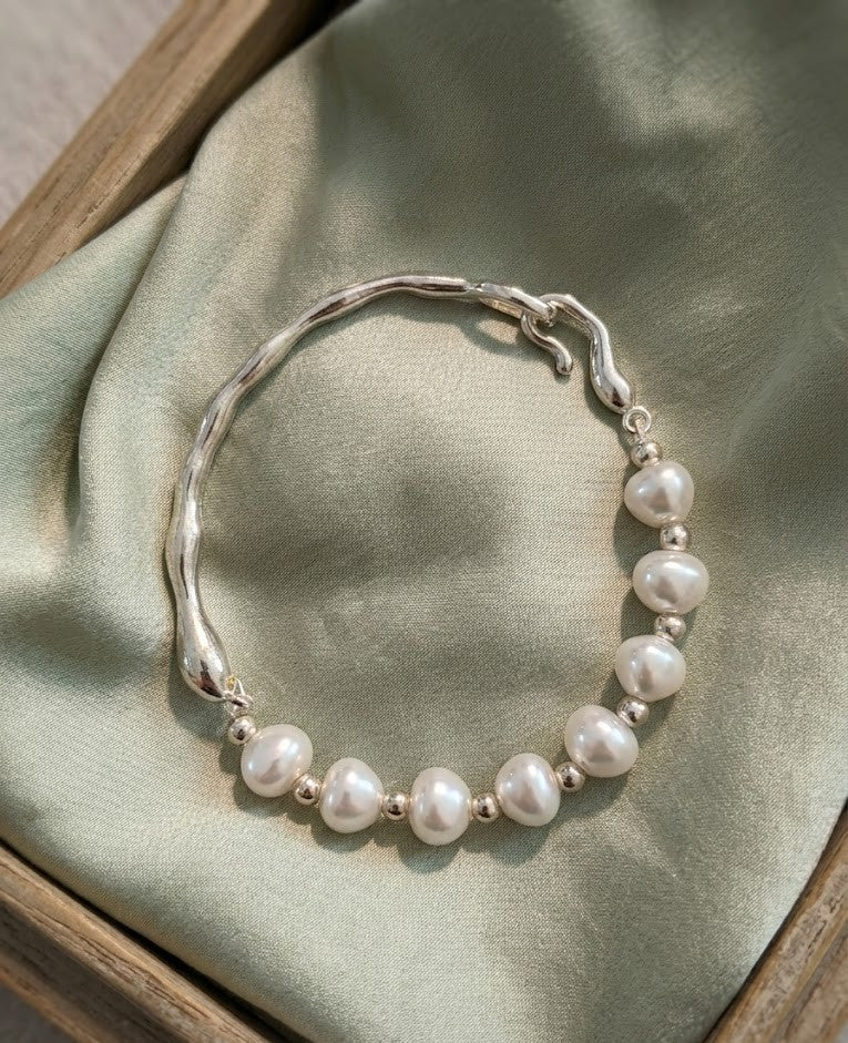 Vintage - Sterling Silver Freshwater Pearl Station Bracelet