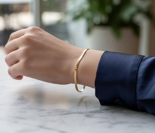 Elegant 7.5" Gold Tone Herringbone Chain Bracelet